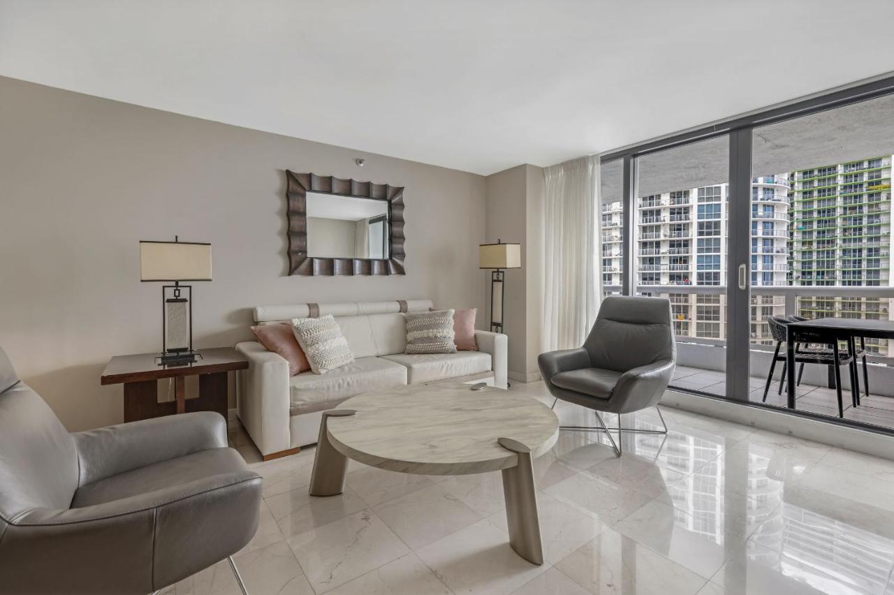 High Rise Comfort With Balcony Doral Exterior photo