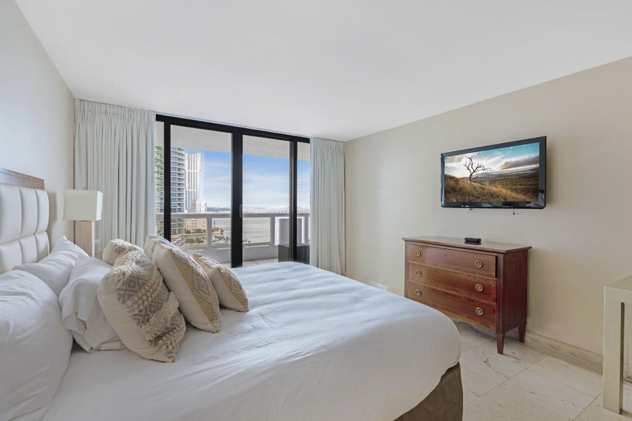 High Rise Comfort With Balcony Doral Exterior photo