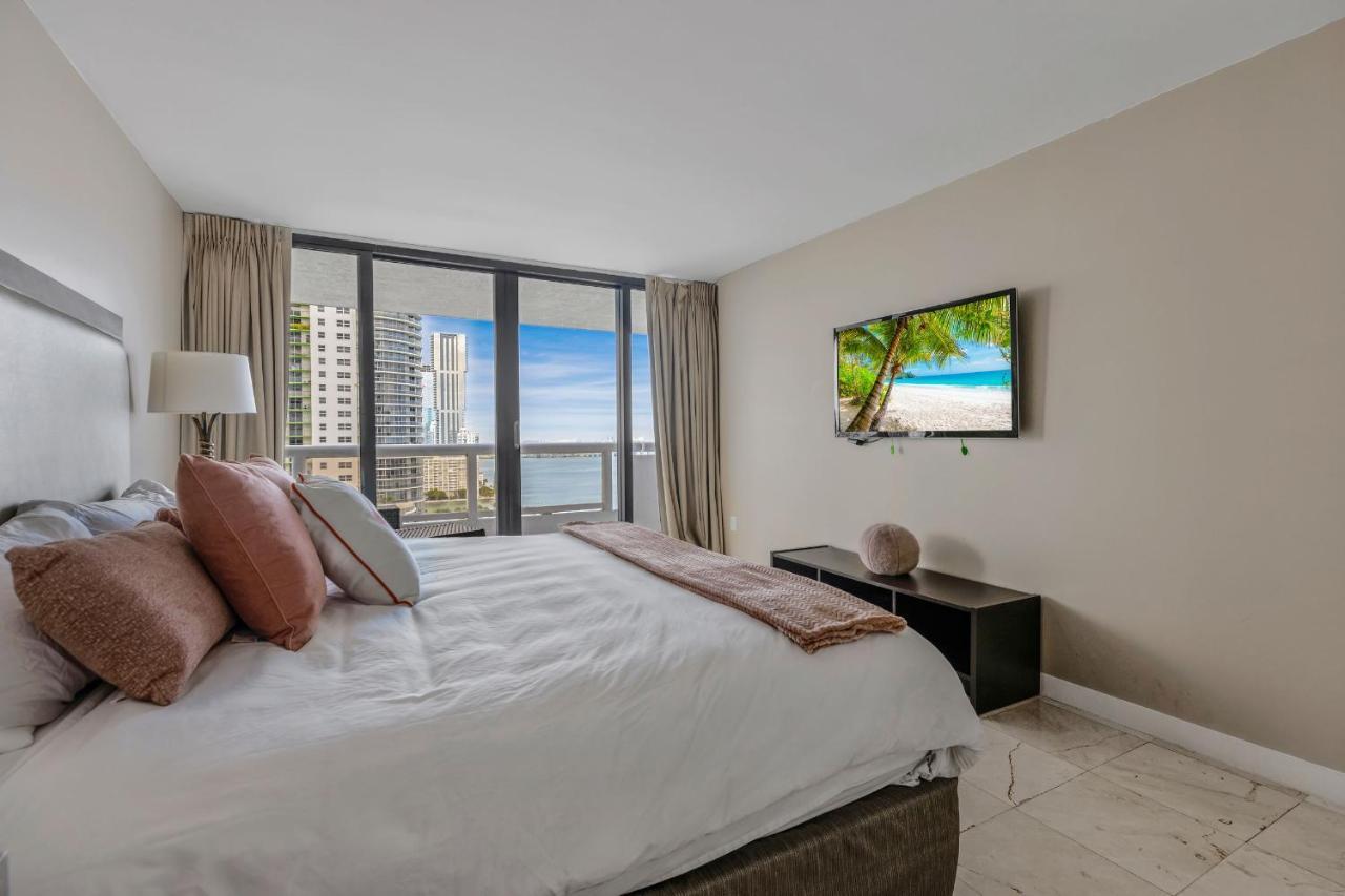 High Rise Comfort With Balcony Doral Exterior photo