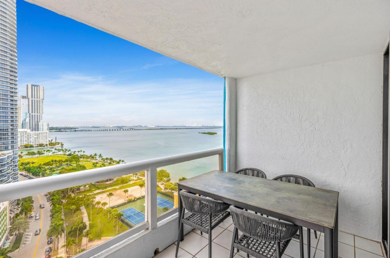 High Rise Comfort With Balcony Doral Exterior photo