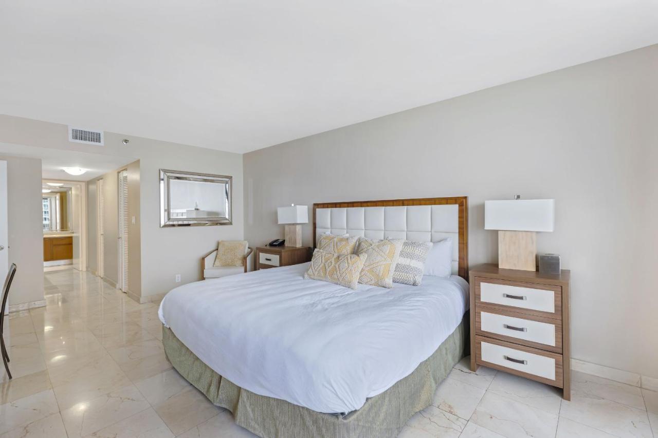 High Rise Comfort With Balcony Doral Exterior photo