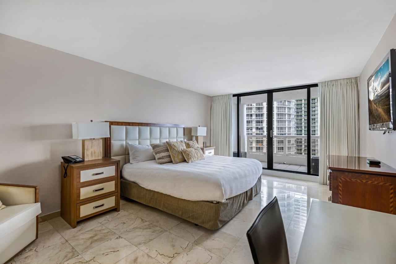 High Rise Comfort With Balcony Doral Exterior photo