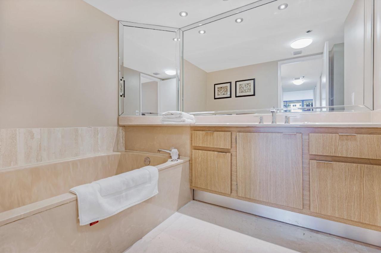 High Rise Comfort With Balcony Doral Exterior photo